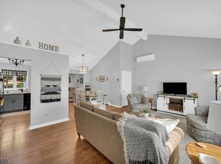 15 Fairview Ave, Hamburg Boro, NJ 07419