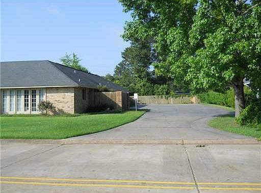2nd image of 1420 Peterman Dr