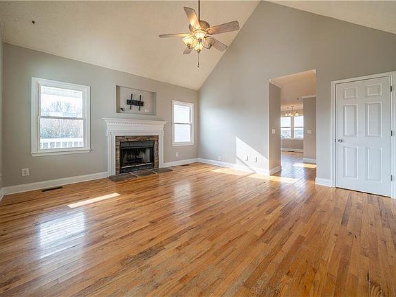 3rd image of 23 Moriah Way NE