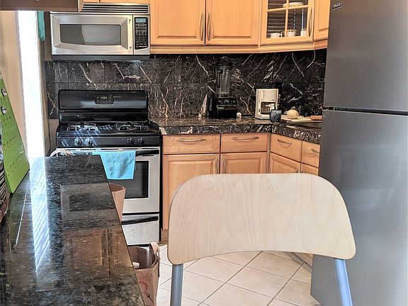 5th image of 67-50 Thornton Pl APT 6U