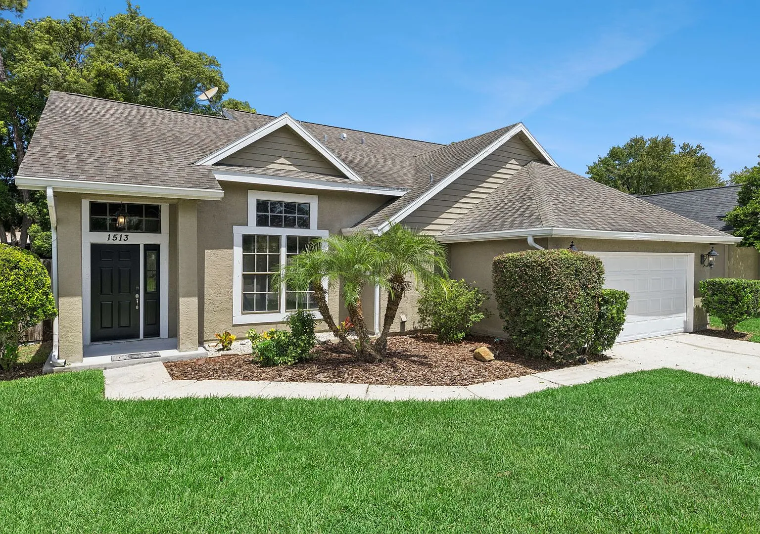Spacious 4/2.5 in Lake Mary with Fenced Yard — Photo 2