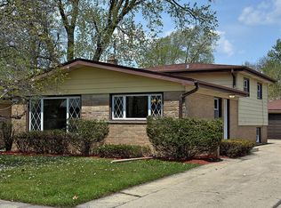 5936 Cleveland St, Morton Grove, IL 60053