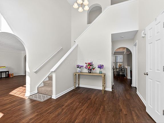 5th image of 139 Knights Bridge Dr N