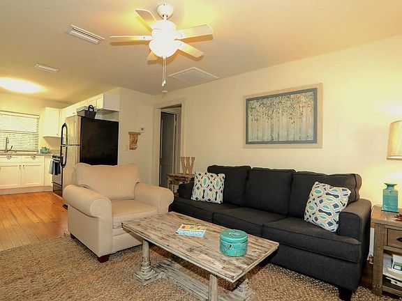 Open kitchen & living room floor plan