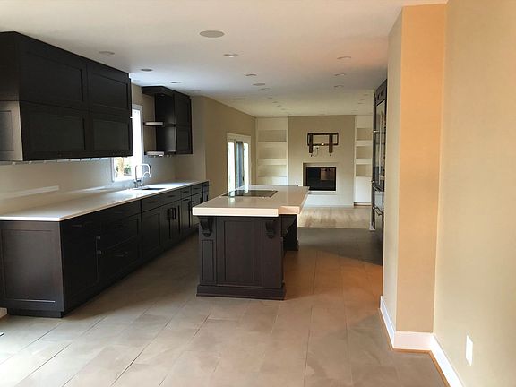 4th image of 945 Willowleaf Way