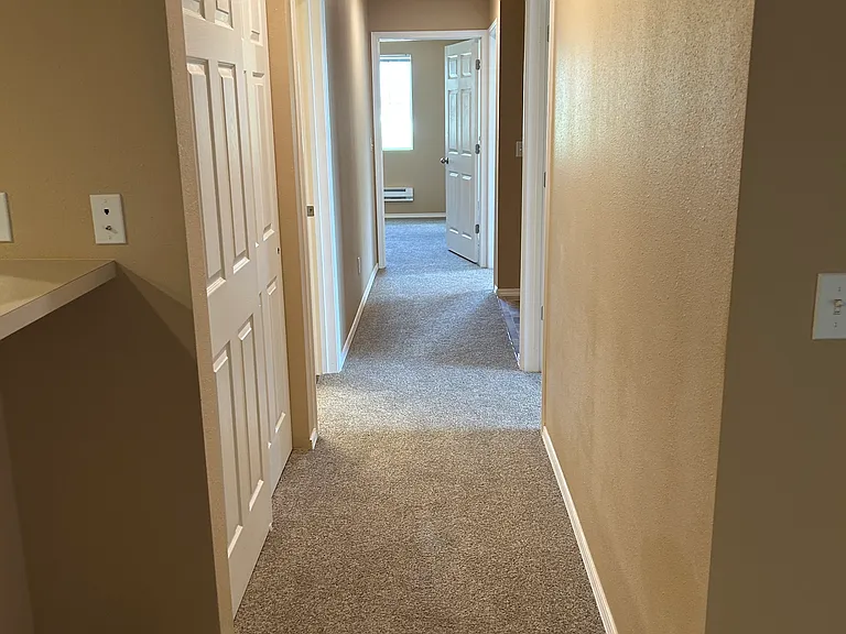 Samuelson Place Apartments — Photo 33