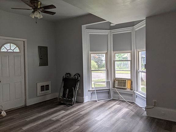 4th image of 924 W Ionia St APT 2