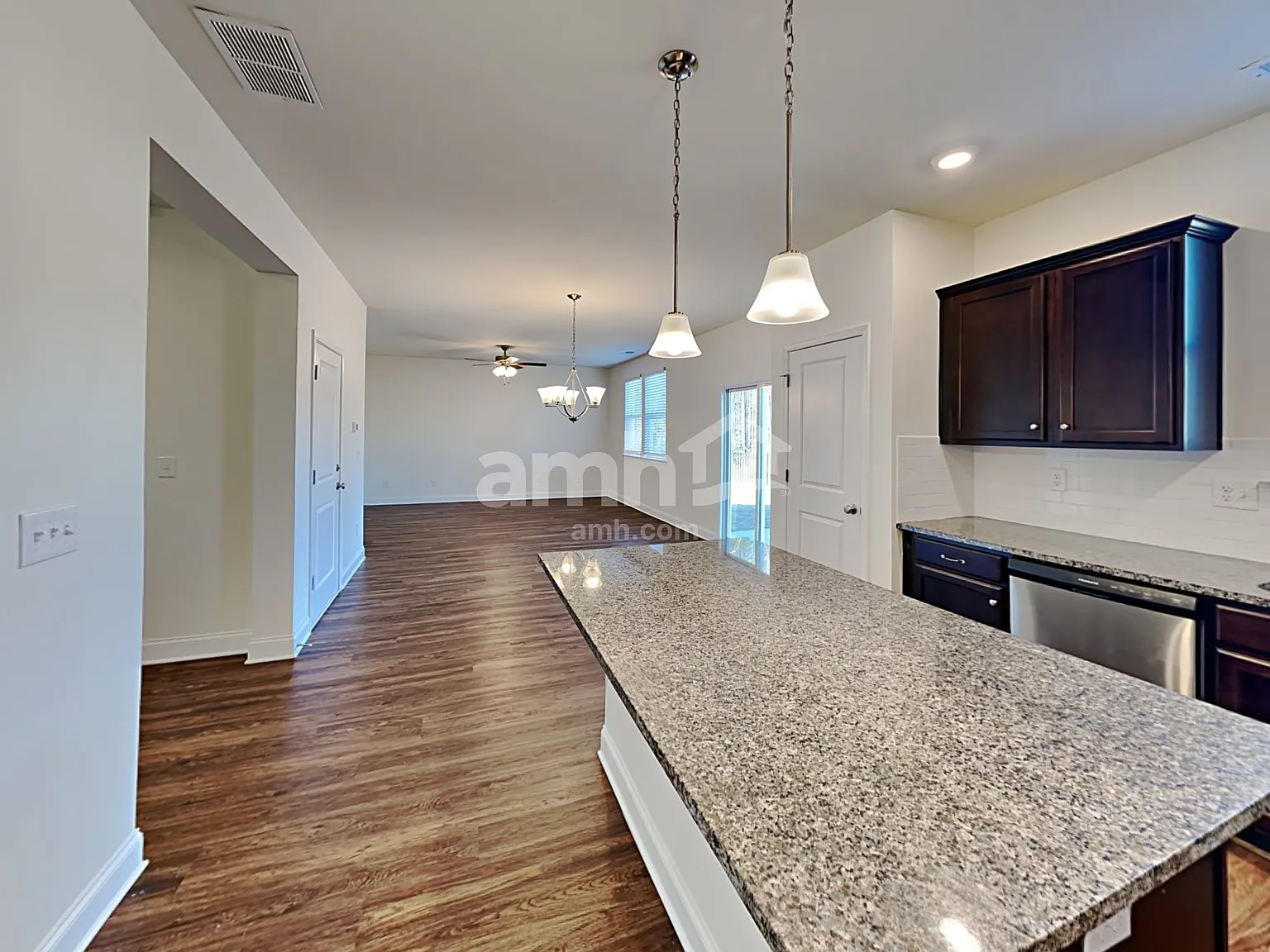 3 bed, 2.5 bath, 2037 sqft, $2,500 — Photo 4