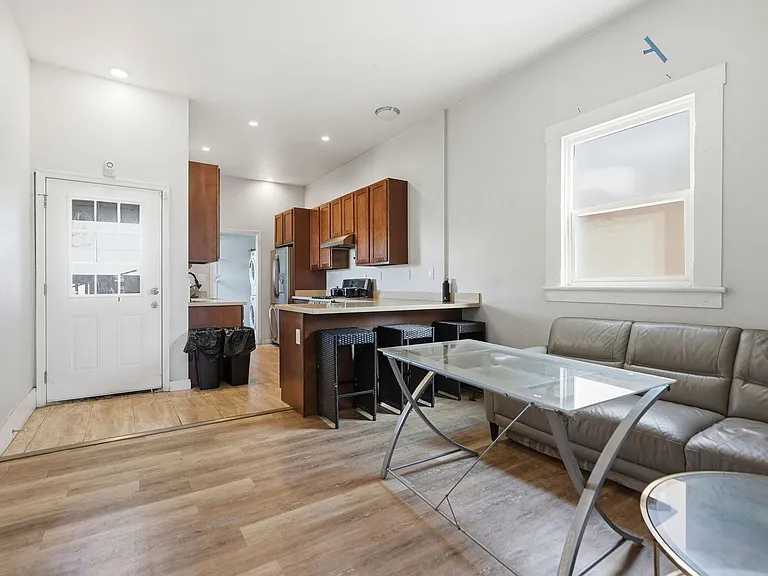 2533-2535 Filbert St — Photo 6