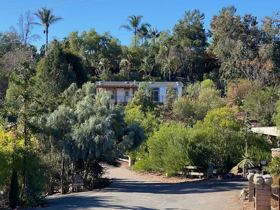 RSF COTTAGE Nestled on Hill at end of country road
