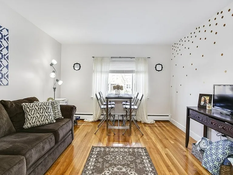 2012 Commonwealth Ave #1E — Photo 1