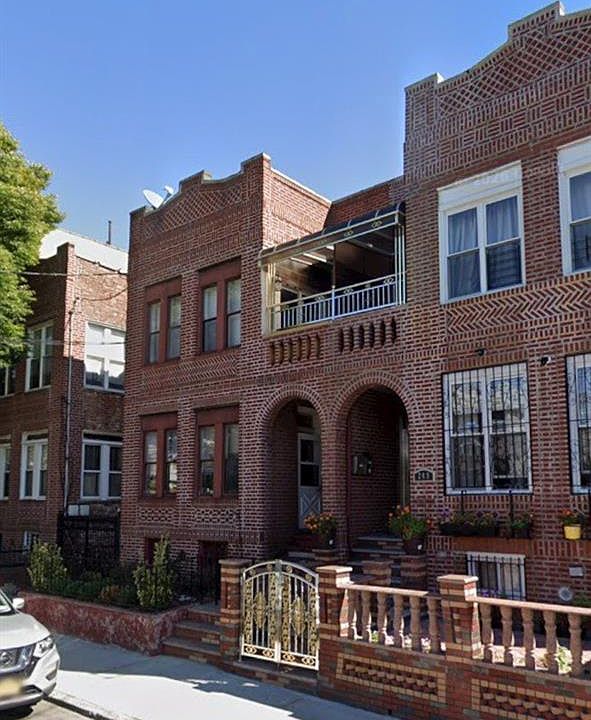 2nd image of 245 E 52nd St
