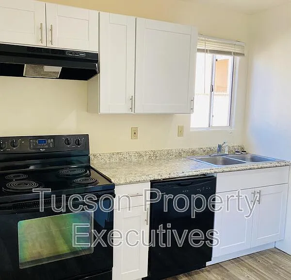 3319 E Presidio Rd #2 — Photo 4