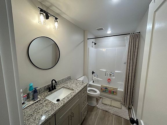 3rd image of 749 Pecan Rd