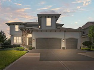 8612 W 165th Pl, Overland Park, KS 66085