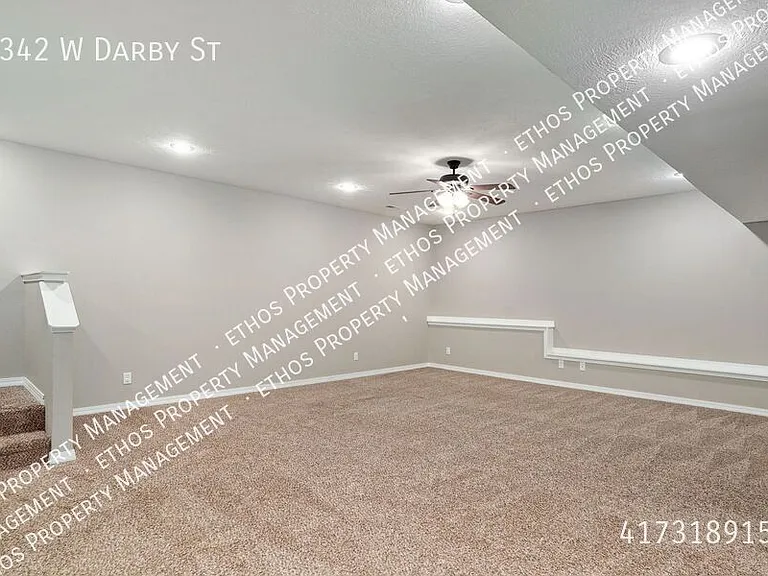 2342 W Darby St — Photo 38