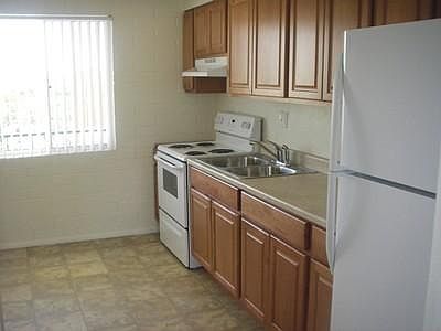 03-801-10st-2br-kitchen_10052016