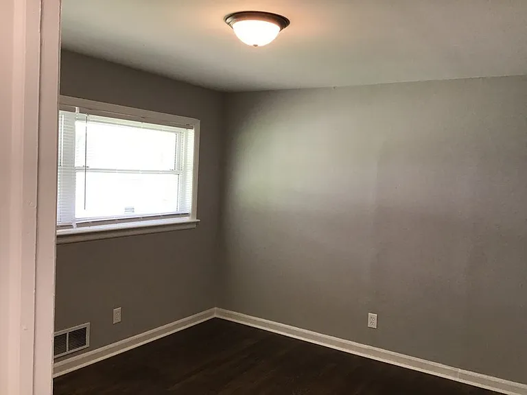 1907 Lyle Ave — Photo 9