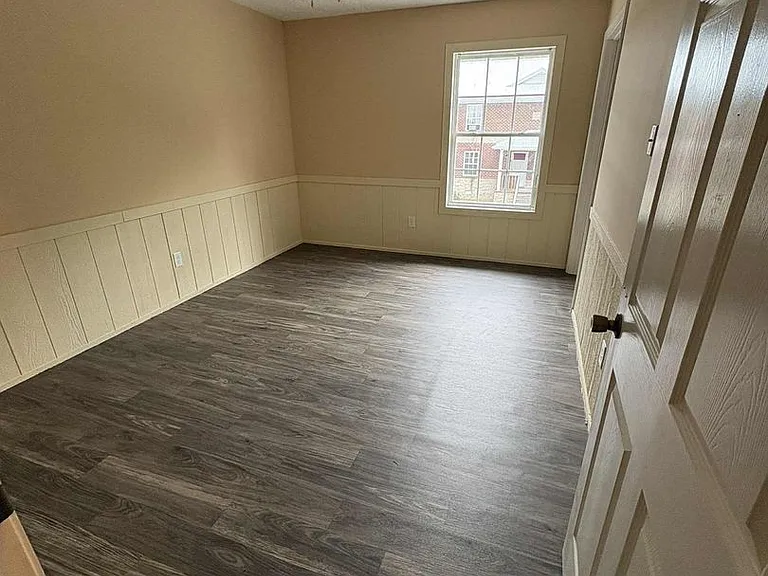 529 E Main St — Photo 23