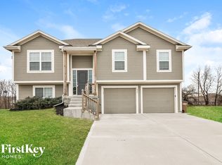 622 Laurus Dr, Raymore, MO 64083