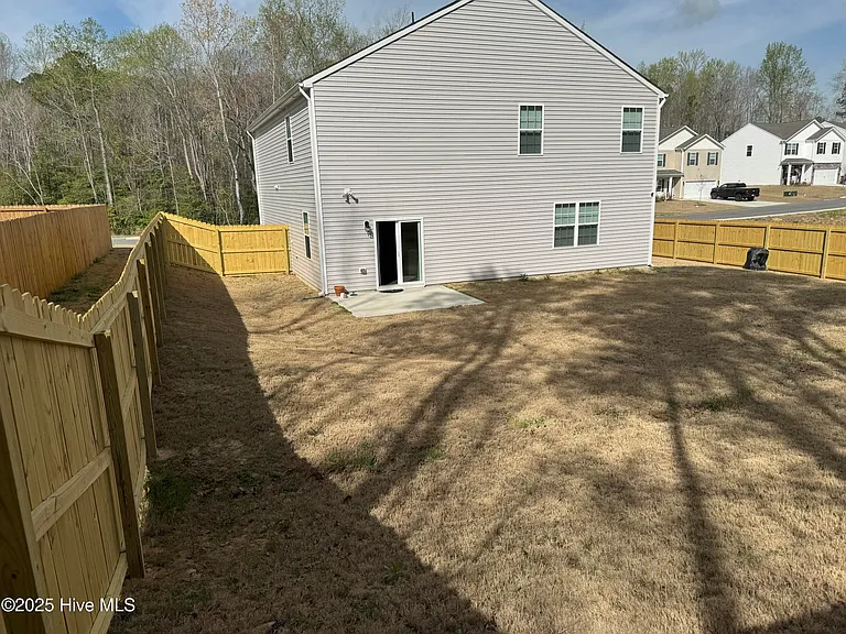 298 Robert Pl — Photo 32