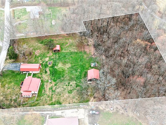 2nd image of 772 Foxwood Rd