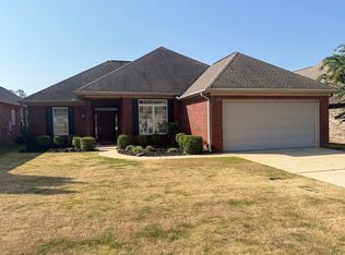 717 Greenbriar Dr, Northport, AL 35473
