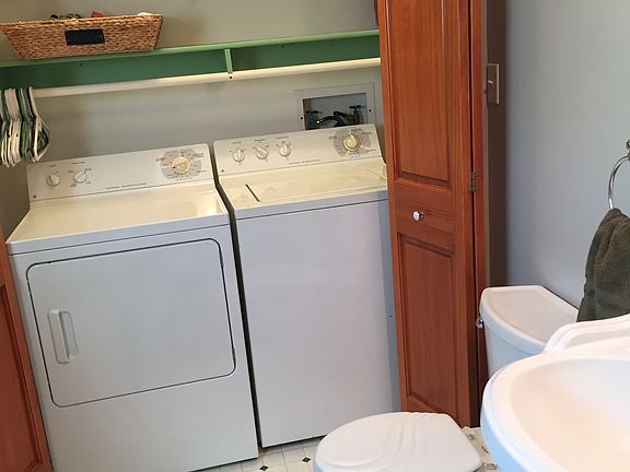 main floor laundry bath