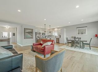 2006 AUTUMN LAKE Parkway, Madison, WI 53718