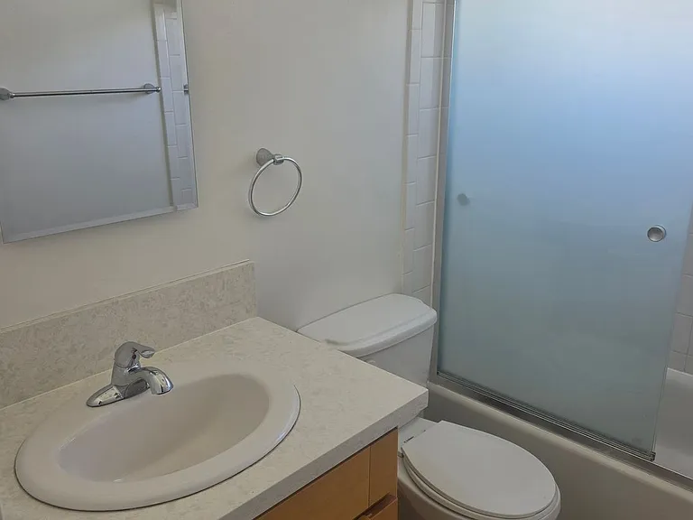 815GL — Photo 16
