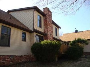 8 Woodcrest Ln, Charleston, WV 25314