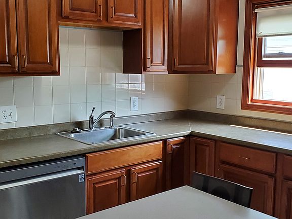 Eat-in kitchen