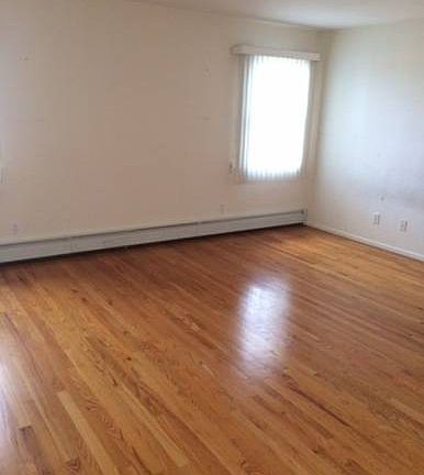 2nd image of 175 Manorhaven Blvd #C