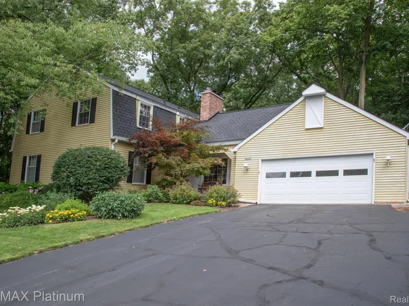 8225 Pawnee Trl, Pinckney, MI 48169