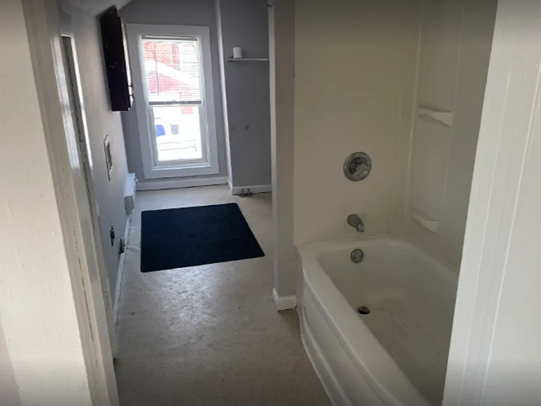 729 Virginia — Photo 10