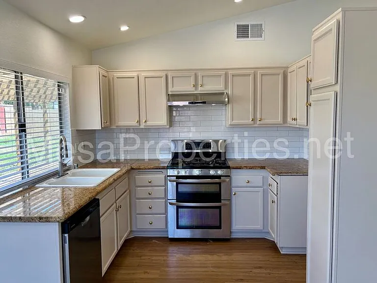 194 S Loretta St — Photo 7