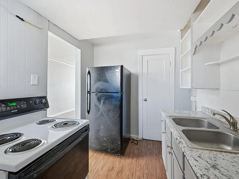 305 W Morton St — Photo 5