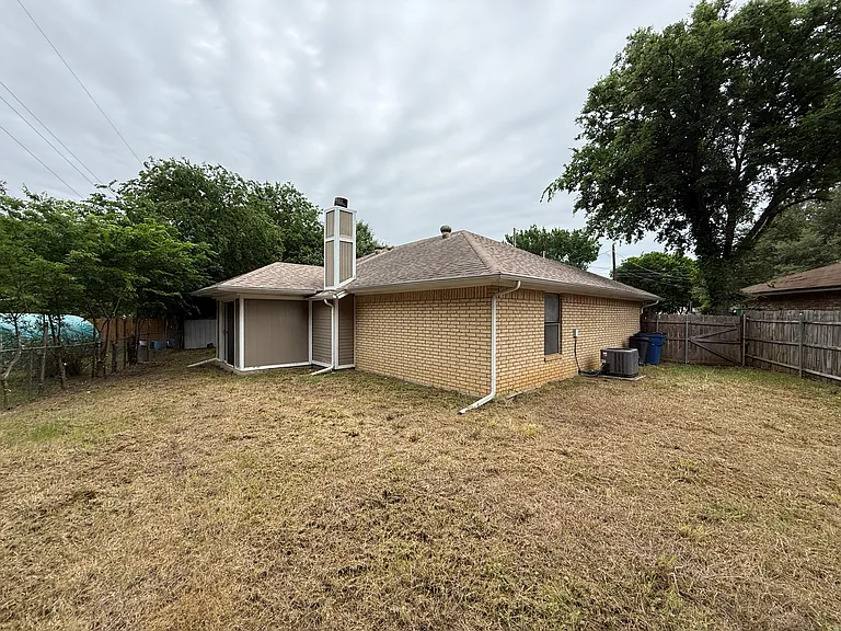221 Arnold St — Photo 21