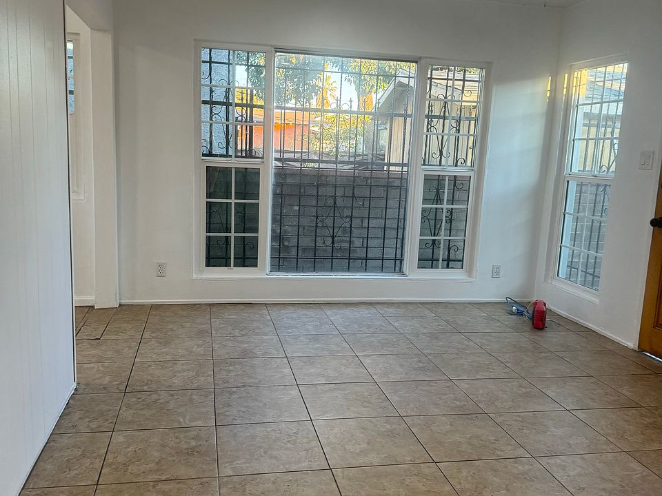 1st image of 415 E 99th St #415