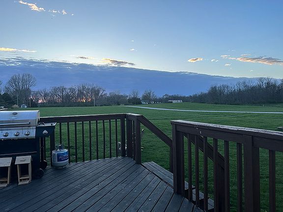 5th image of 53 Walnut Dr