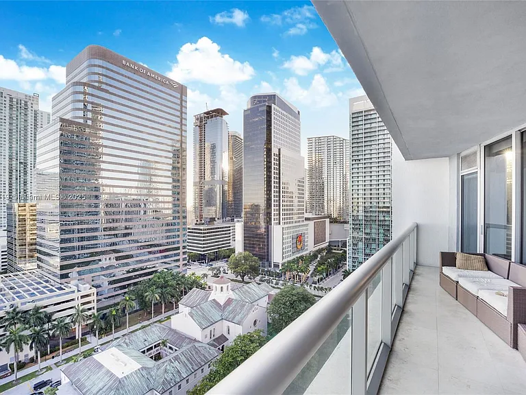 495 Brickell Ave — Photo 2