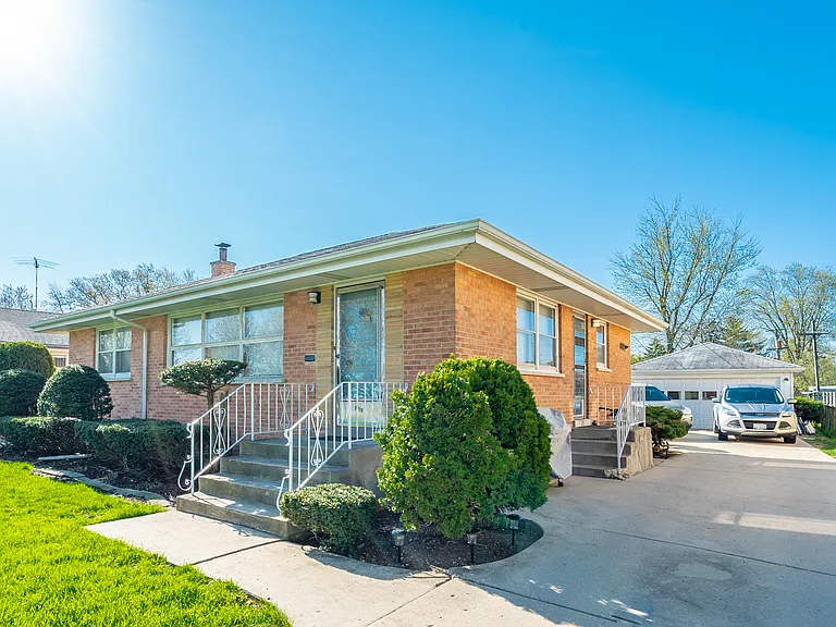 8209 W Wilson Ave — Photo 12