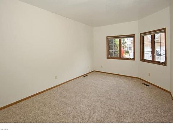 3rd image of 3462 Briar Ridge Ct #A