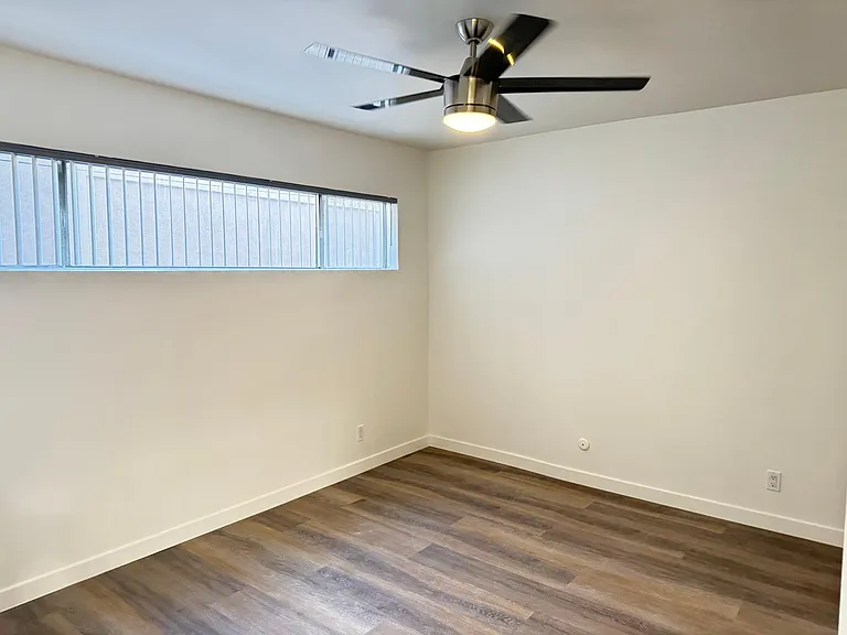 241 W Tujunga Ave #E — Photo 6