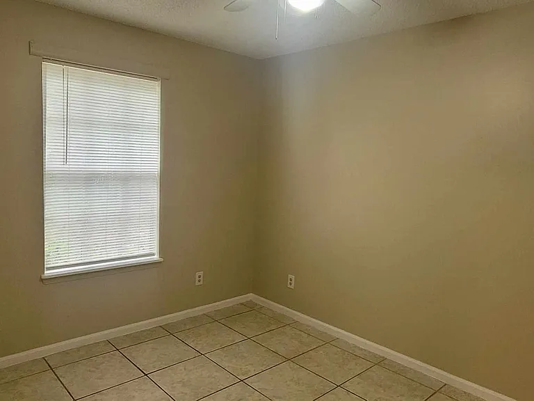 8812 Pembroke Ct N — Photo 11