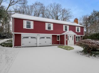 4 Baldwin Dr, Waterford, CT 06385