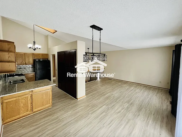 11221 Xavier Cir — Photo 5