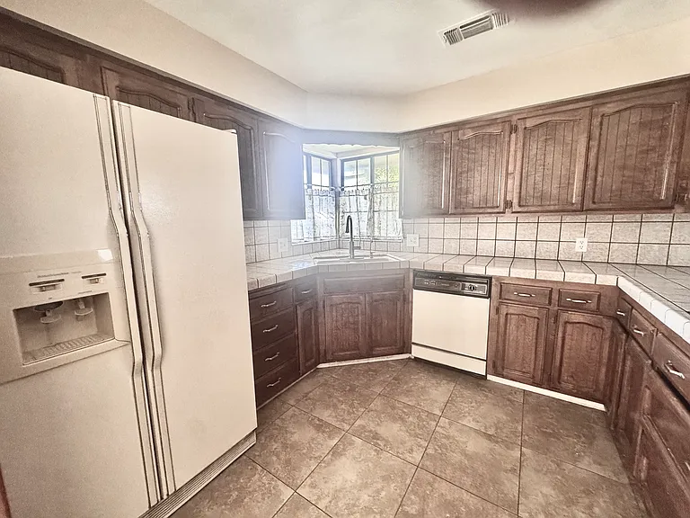 1872 N Hope Ave — Photo 12