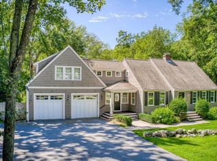 7 McMahon Rd, Bedford, MA 01730