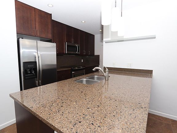 3rd image of 211 13th Ave SE #1005